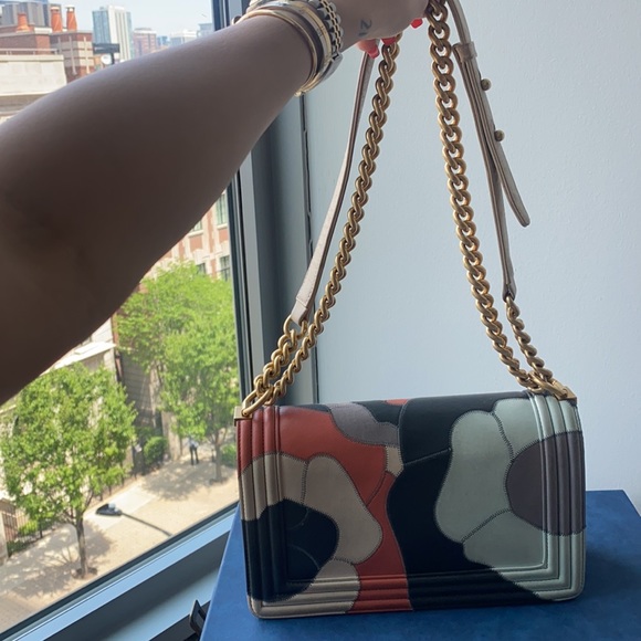 Chanel Boy Bag (Medium) - Picture 3 of 7